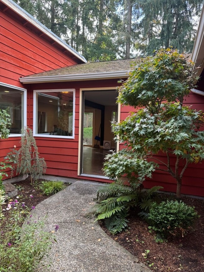 Photo - 3 Bed/2 Bath Home in Lacey!!! Available 12...
