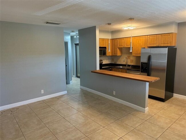 Building Photo - 2607 NE 8th Ave Unit 24 Rental
