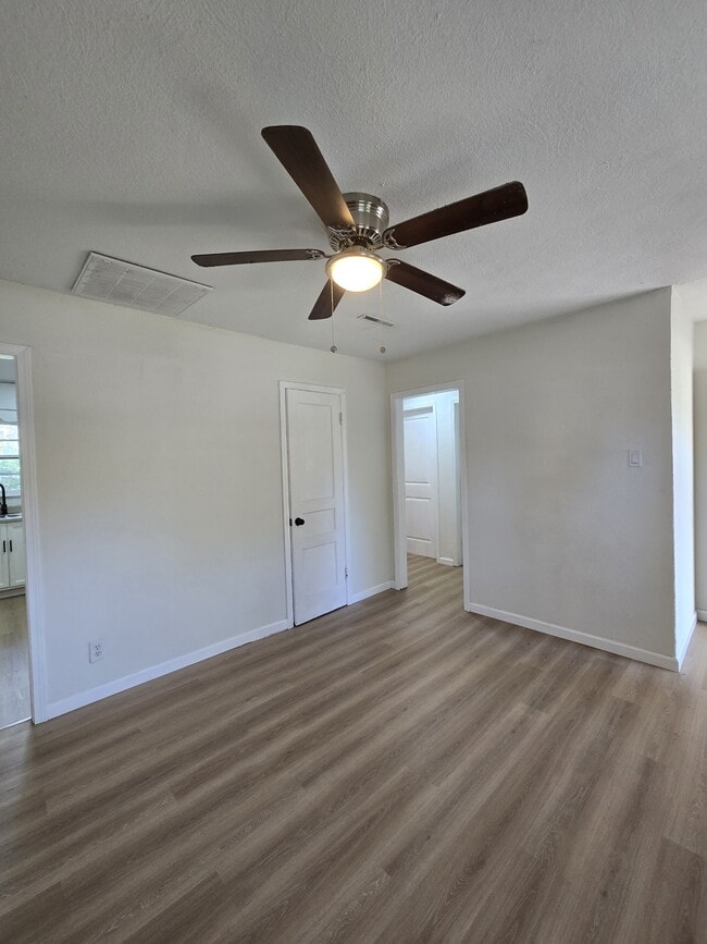 Photo - 1018 N Volutsia