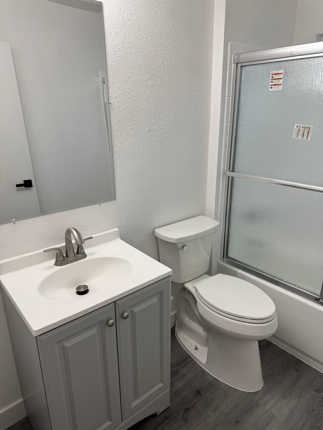 Photo - 581 W 16th St