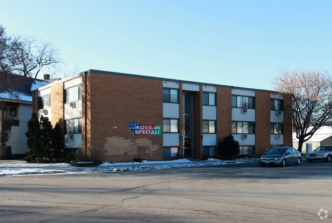 Building Photo - 3200 Minnehaha Ave