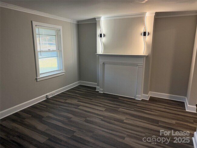 Photo - 3516 The Plaza