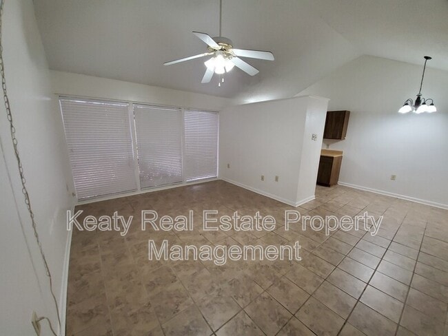 Photo - 803 Fox Run Ave