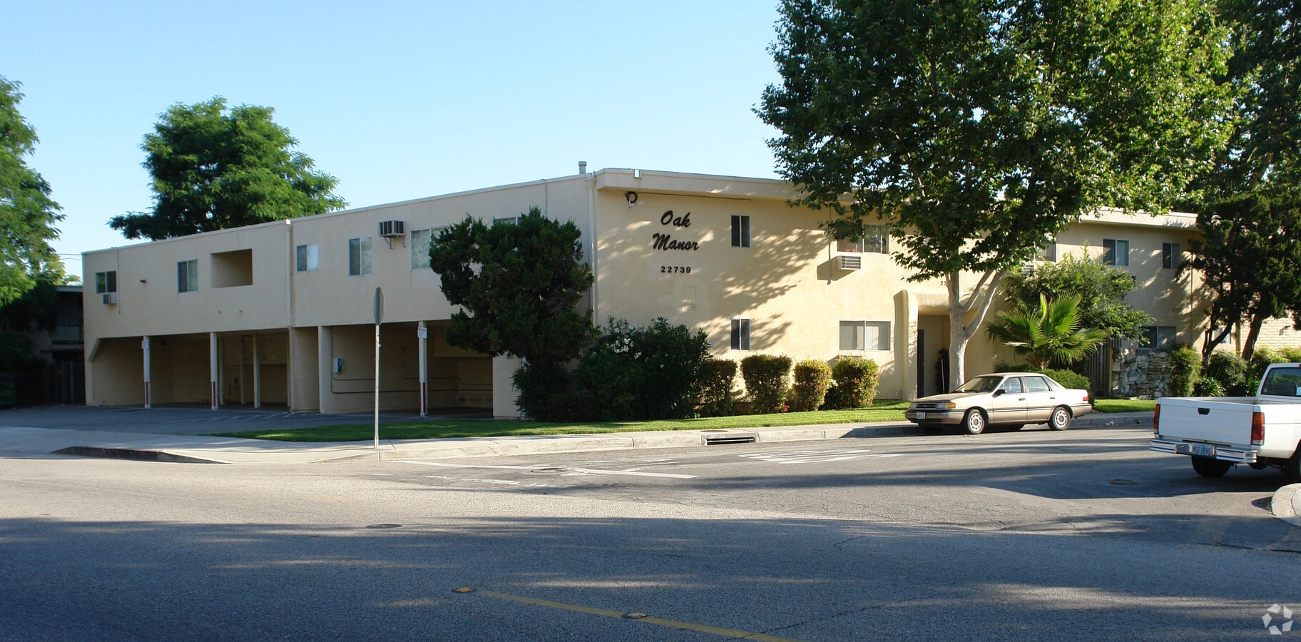 Oak Manor - Oak Manor
