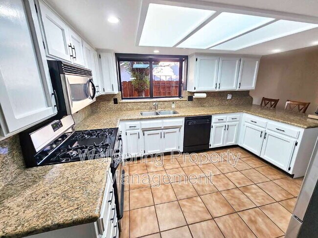 Photo - 413 Mt Rainier Pl