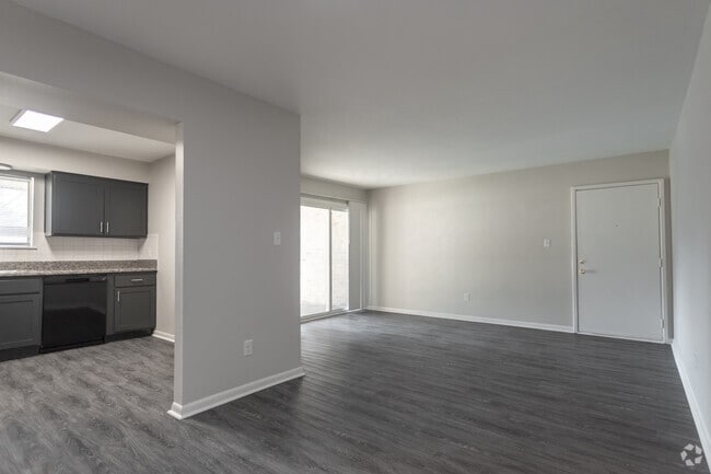 2BR,1BA,-950SF