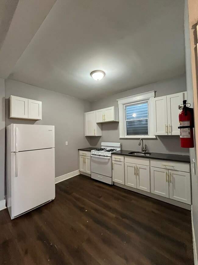 Building Photo - 51 Wade St Unit 2