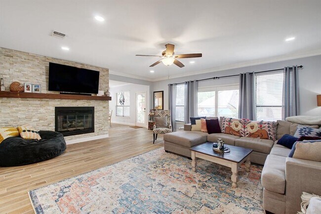 Photo - 7103 Anaqua Dr