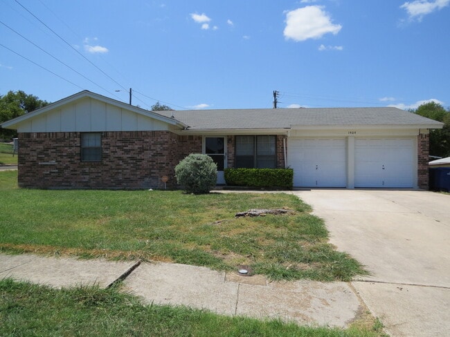 Building Photo - "Charming 3-Bedroom Home with 2 Full Baths...