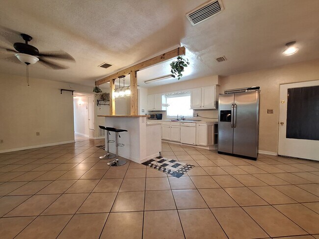 Photo - 4006 Bayfront Pkwy