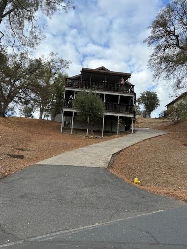 Photo - Cozy 3BD/2BA Single-Family in Copperopolis...