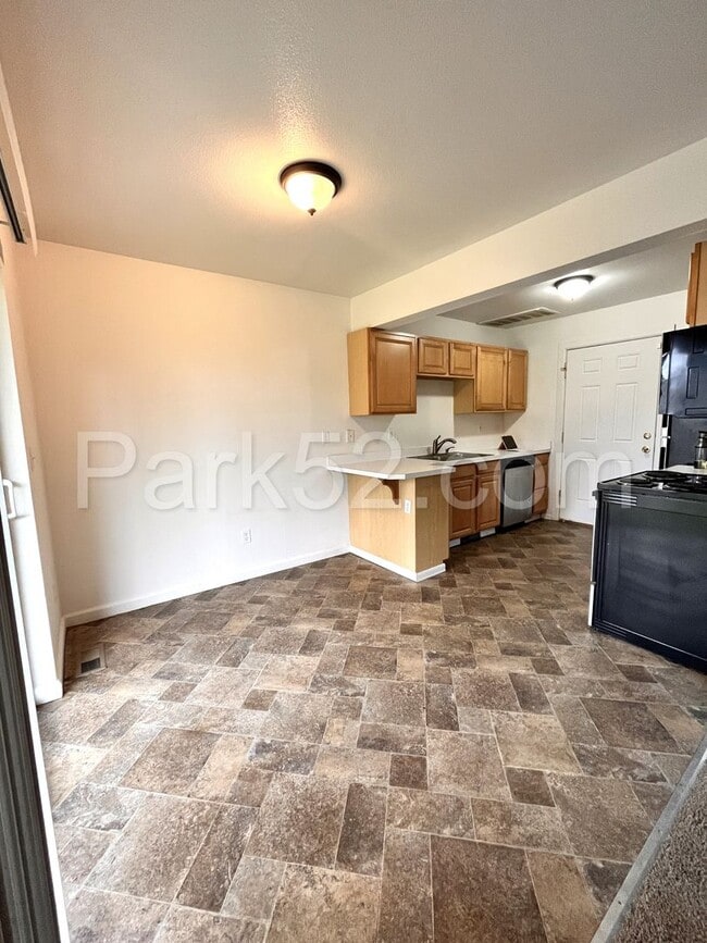 Photo - 112 126th St E