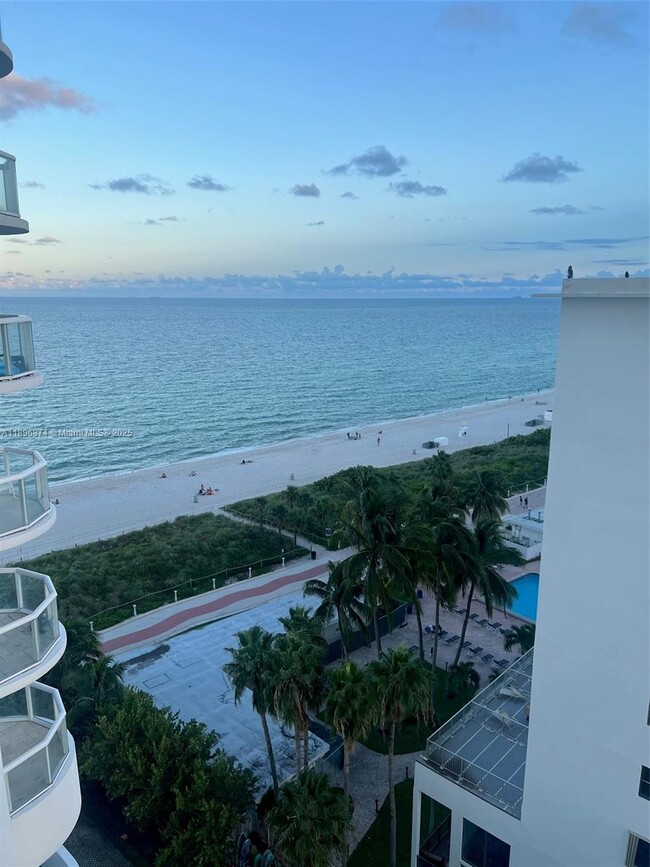 Building Photo - 6365 Collins Ave Unit 1105