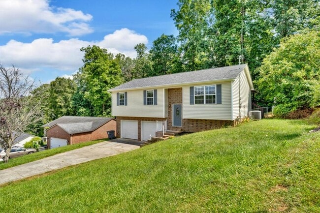 Photo - 227 Valley Crest Dr House