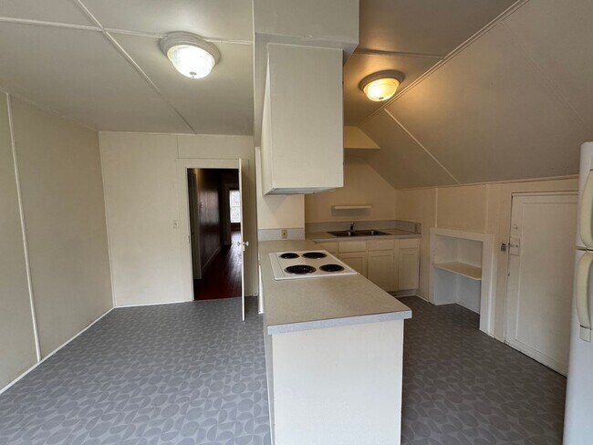 Photo - 2 Bedroom in Triplex Near Downtown and Campus Unidad 1645 Mill St. #3