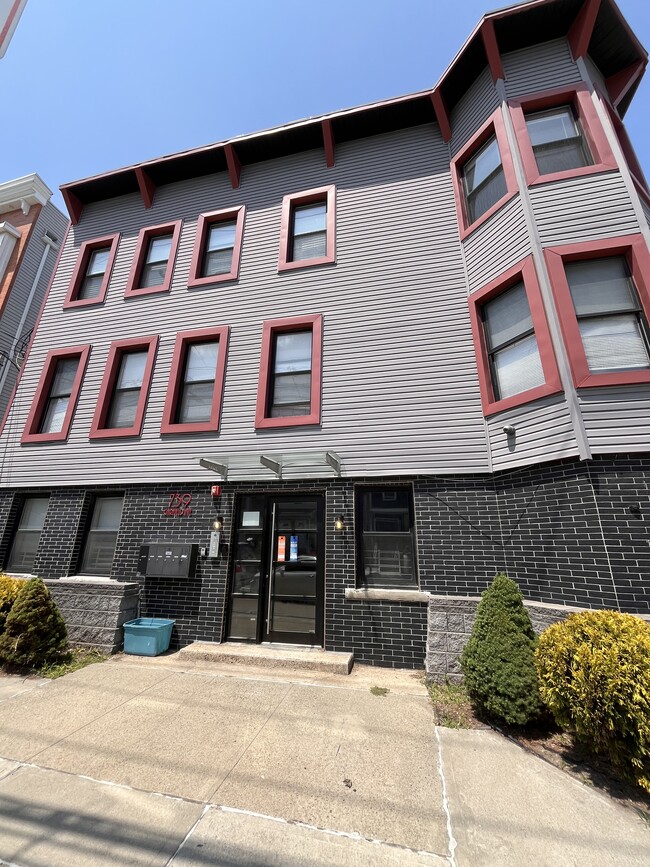 Photo - 749 Garfield Ave Unit 3B