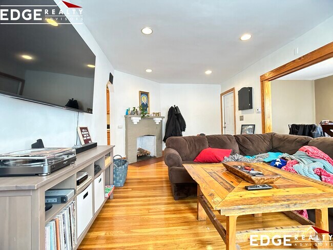 Photo - 27 S Crescent Circuit Unit A