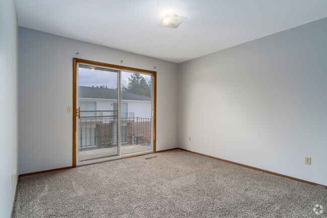 2BR, 1BA - 800SF -