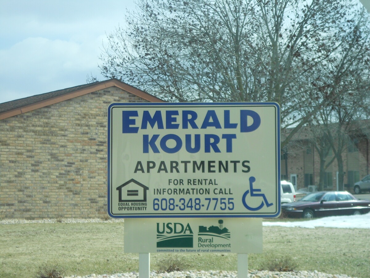 Emerald Kourt Apartments - Emerald Kourt Apartments