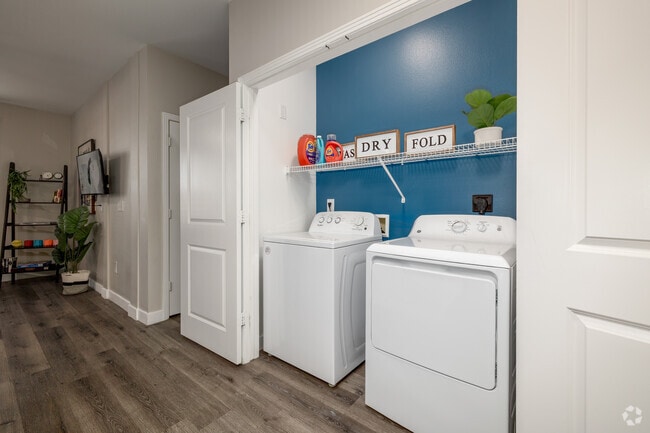 2BR, 2BA - 713SF - Laundry Room