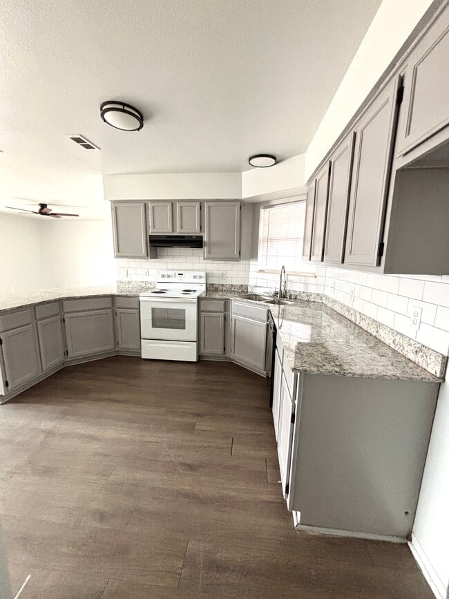 Photo - 2839 Adrian Ave Unidad B