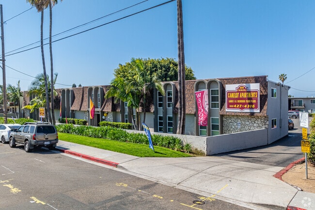 Building Photo - Camelot Apartments