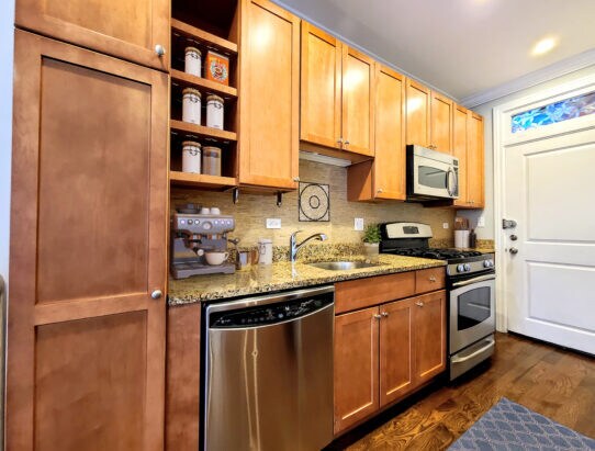 Photo - 740 W Addison St