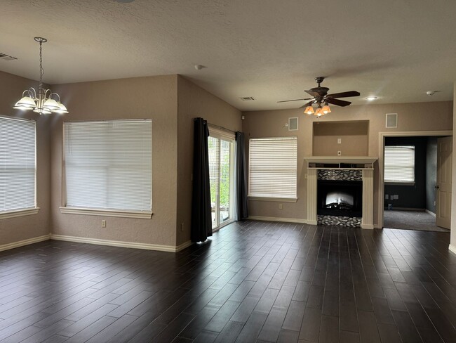 4413 NW Wolfcreek Blvd