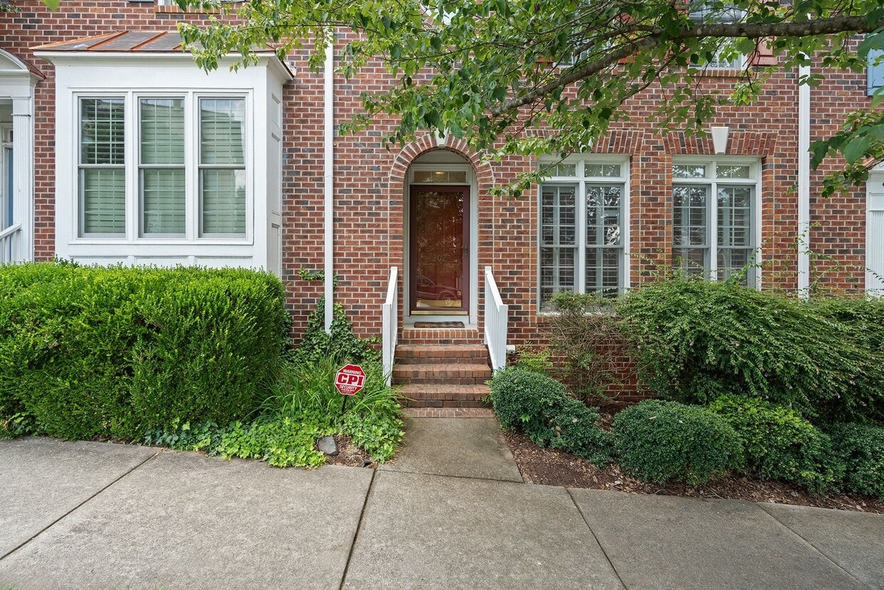 Southern Village Townhome available in Jun... - Southern Village Townhome available in Jun...