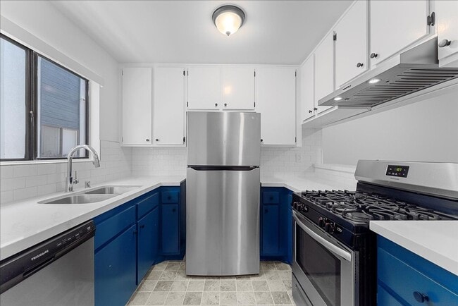 Photo - 448 W Windsor Rd Unit 02