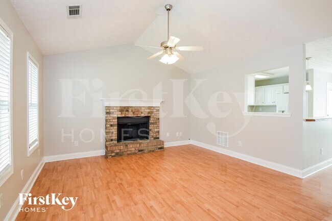 Photo - 12 Triangle Ln