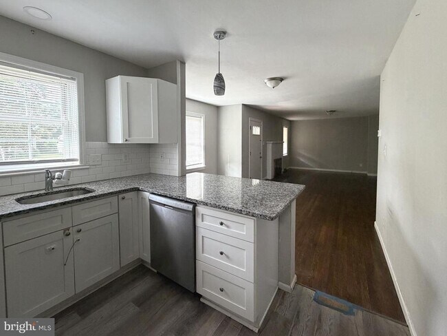 10 Webster Ave