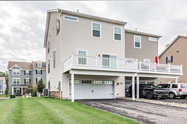 715 Kalmar Ln