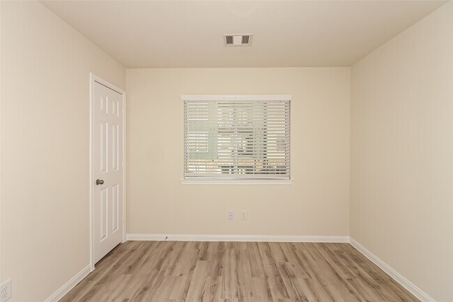 Photo - 6011 Sugar Field Ln