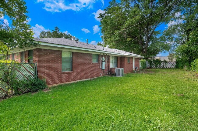 Photo - "Charming 3-Bedroom Bossier City Home with Gleaming Hardwood Floors!"