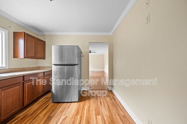 Photo - 935 Pauline Ave