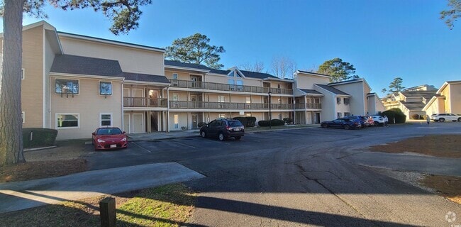 Building Photo - 1025 Plantation Dr W Rental