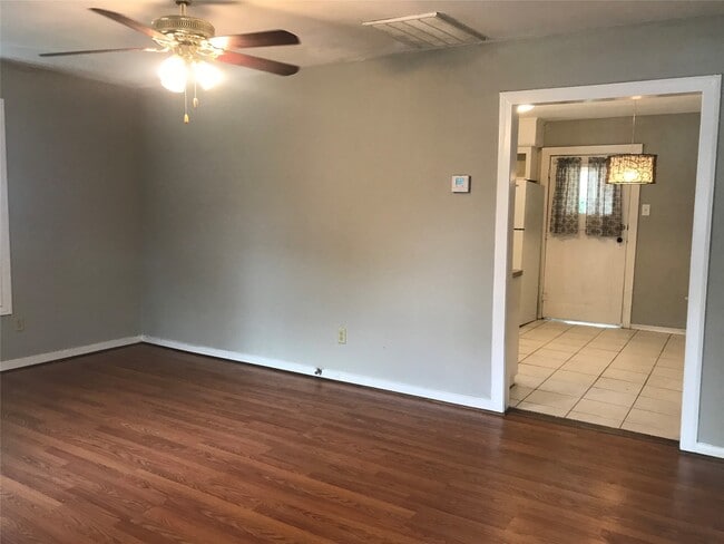 Photo - 215 E 25th St