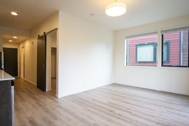 Photo - 6015 S Virginia Ave Unit 308