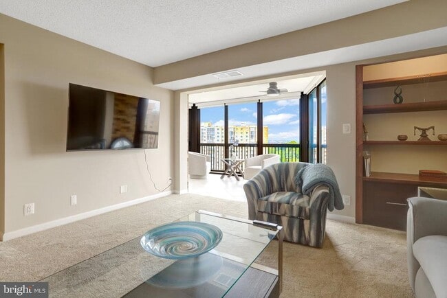 Building Photo - 5904 Mt Eagle Dr Unit 1609