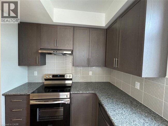 Photo - 10 Halliford Pl