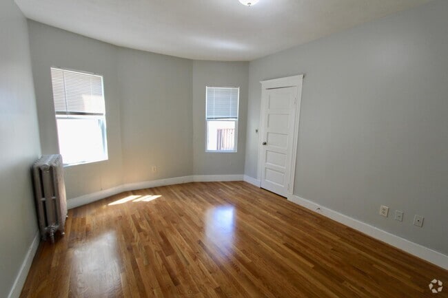 Building Photo - 109 Pleasant St Unit 1 Rental