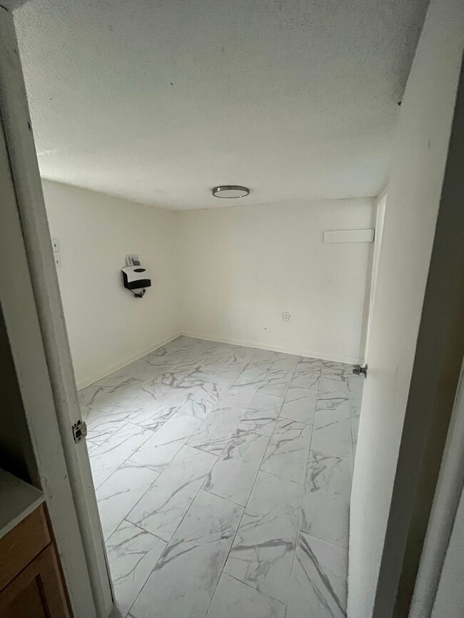 Photo - Powell Ave #2