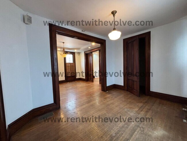 Photo - 120 E Franklin St