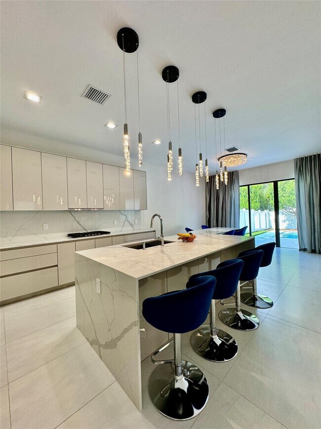 Photo - 4915 Whispering Way