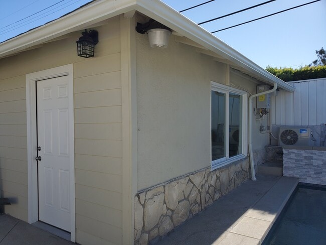 Building Photo - 9712 Cresta Dr Rental