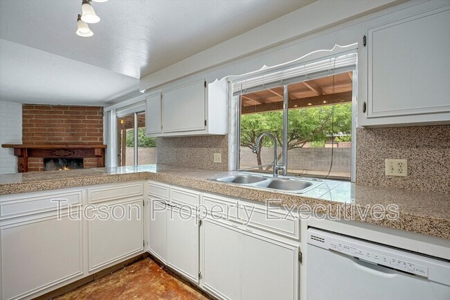 Photo - 3534 N Palmer Dr