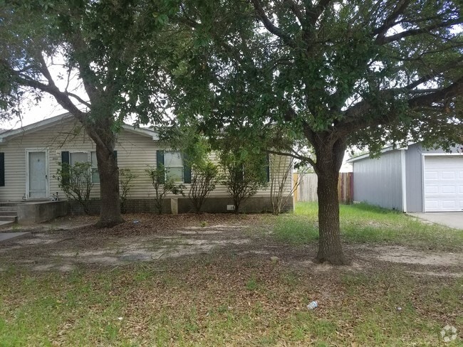 HUGE FRONT AND BACK YARD WITH TALL TREES!! - 20323 Mountaindale Dr Rental