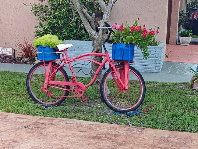 Photo - 2835 Dewey St