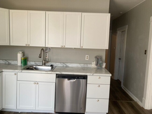 Photo - 6814 Primrose Ave